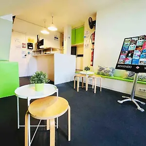 Penzion And Basic Universitat For Young, Barcelona